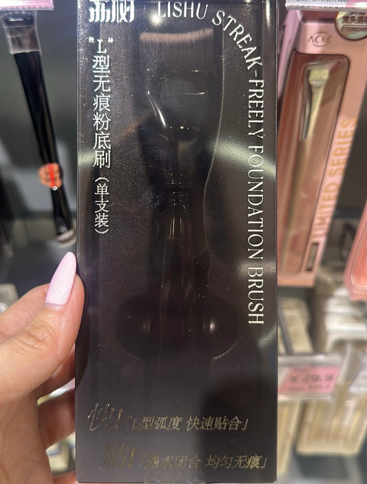 Lishu Viral Foundation Brush (Streak Free)