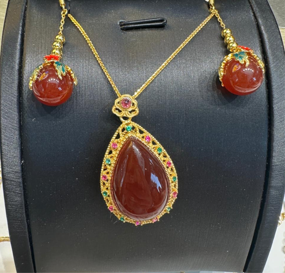 Genuine Red Jade Pedant w/ Necklace 925 Silver (Gold Plated) 48cm Q